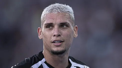 Rafael Navarro em partida pelo Botafogo, em 2021 – Foto: Jorge Rodrigues/AGIF
