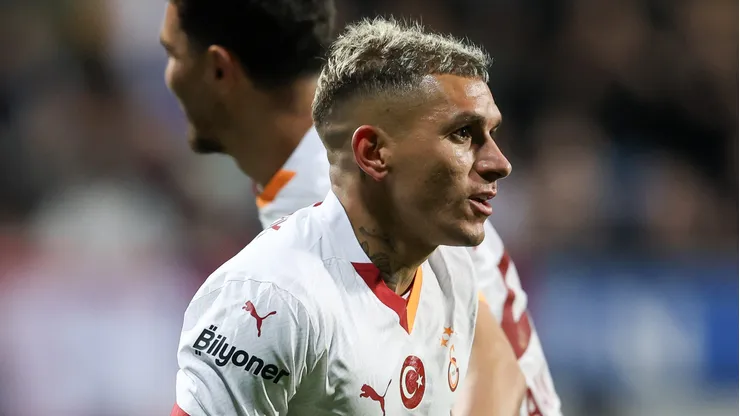 Lucas Torreira em campo pelo time turco.