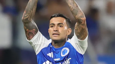 Dudu, ex jogador do Cruzeiro, comemora seu gol durante partida contra o Mirassol no estadio Mineirao pelo campeonato Brasileiro A 2025. Foto: Gilson Lobo/AGIF
