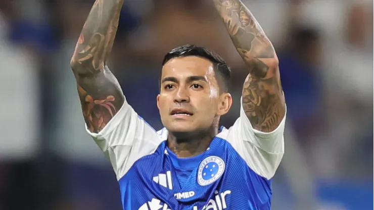 Dudu, ex jogador do Cruzeiro, comemora seu gol durante partida contra o Mirassol no estadio Mineirao pelo campeonato Brasileiro A 2025. Foto: Gilson Lobo/AGIF