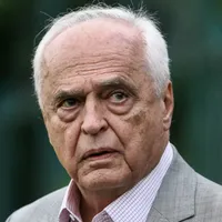 Leco irá votar a favor do impeachment de Casares