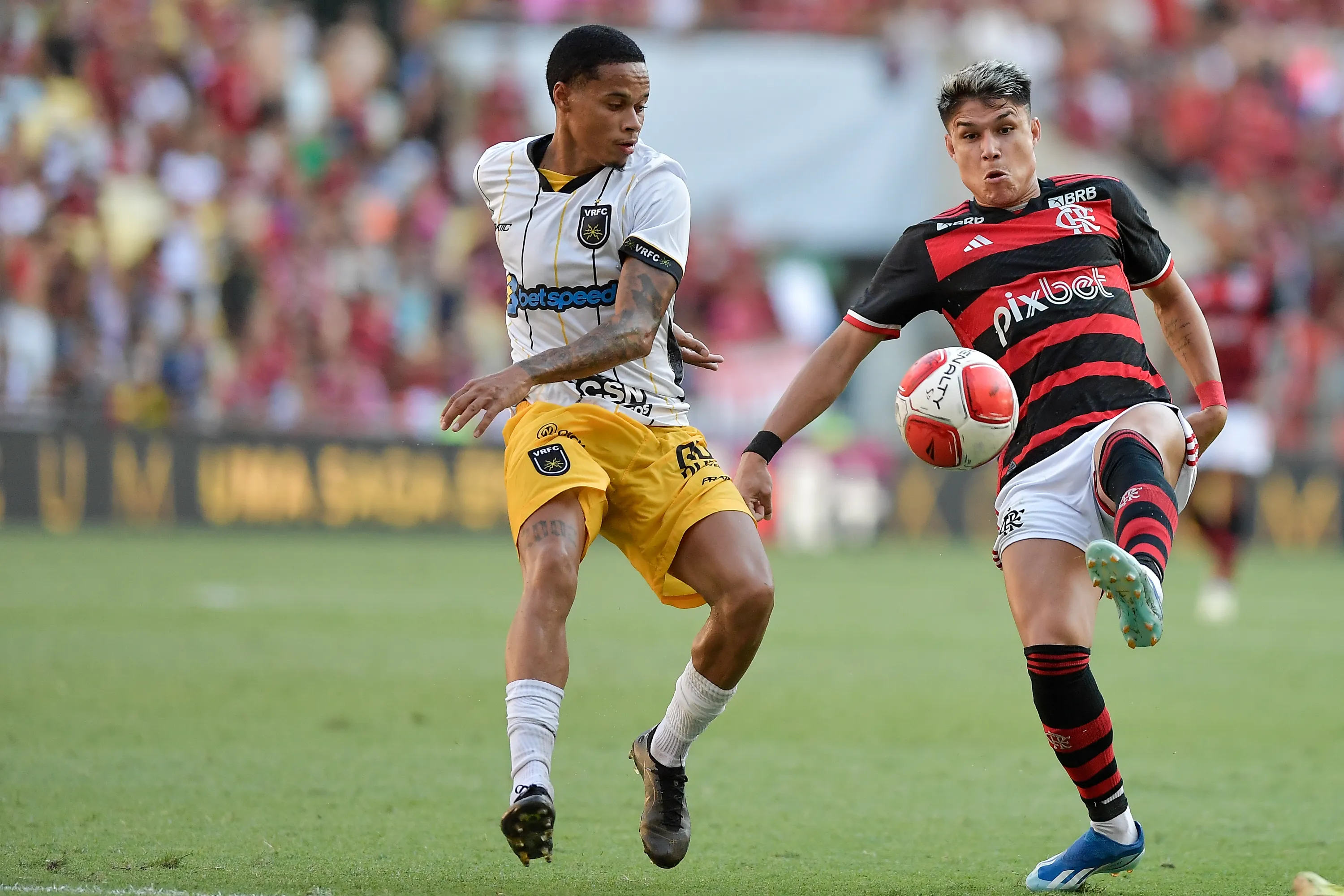 Flamengo tem ótimos números contra o Volta Redonda. Foto: Thiago Ribeiro/AGIF