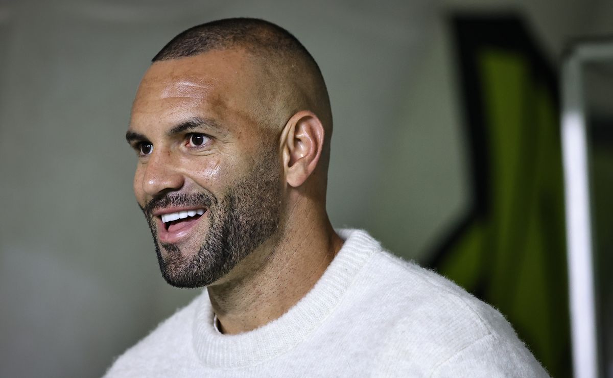 Weverton cita Fábio na apresentação e projeta longa trajetória no Grêmio: “Tenho muita lenha para queimar”