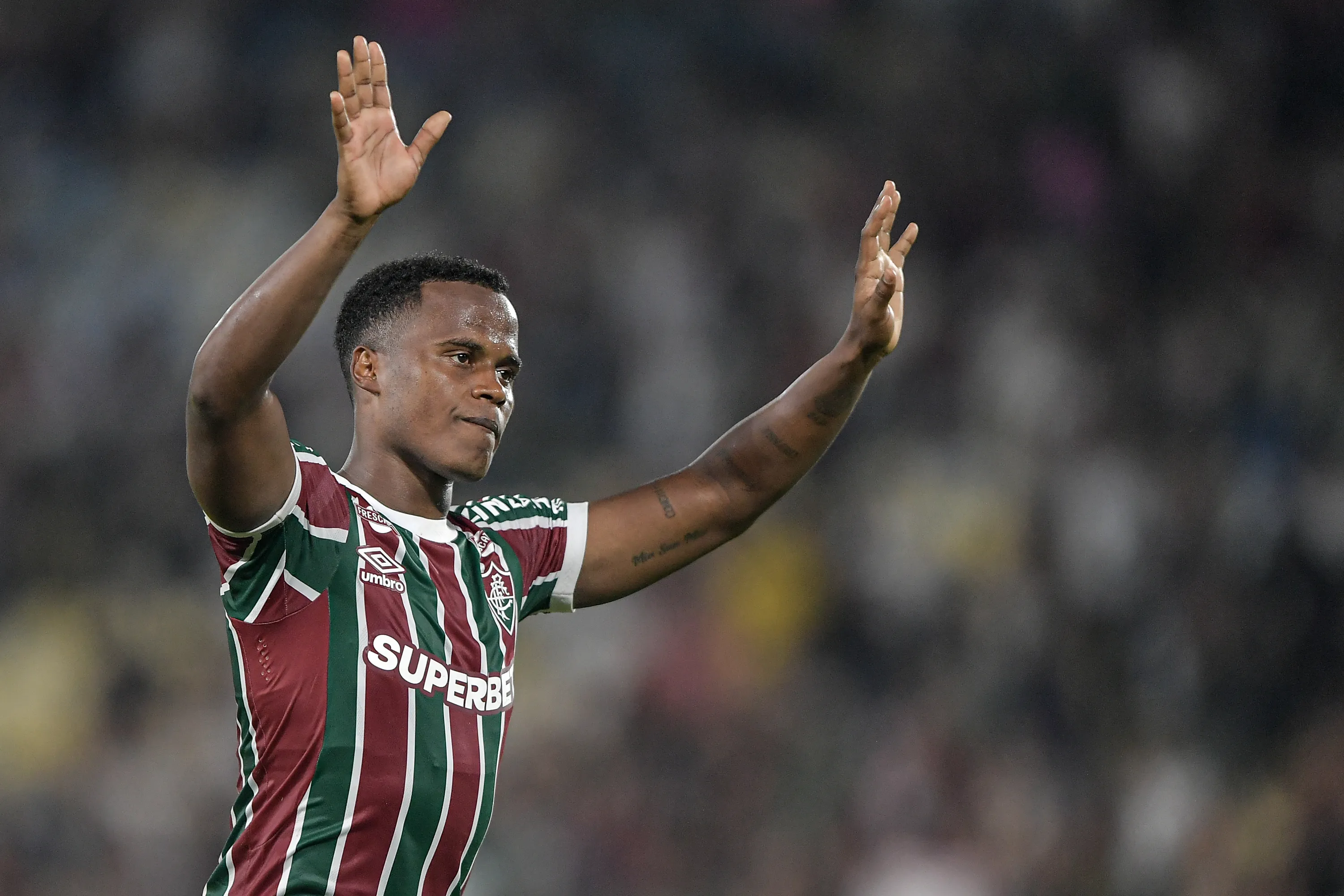 Jhon Arias jogador se despede como jogador do Fluminense durante partida contra o Cruzeiro no estadio Maracana pelo campeonato Brasileiro A 2025. Foto: Thiago Ribeiro/AGIF
