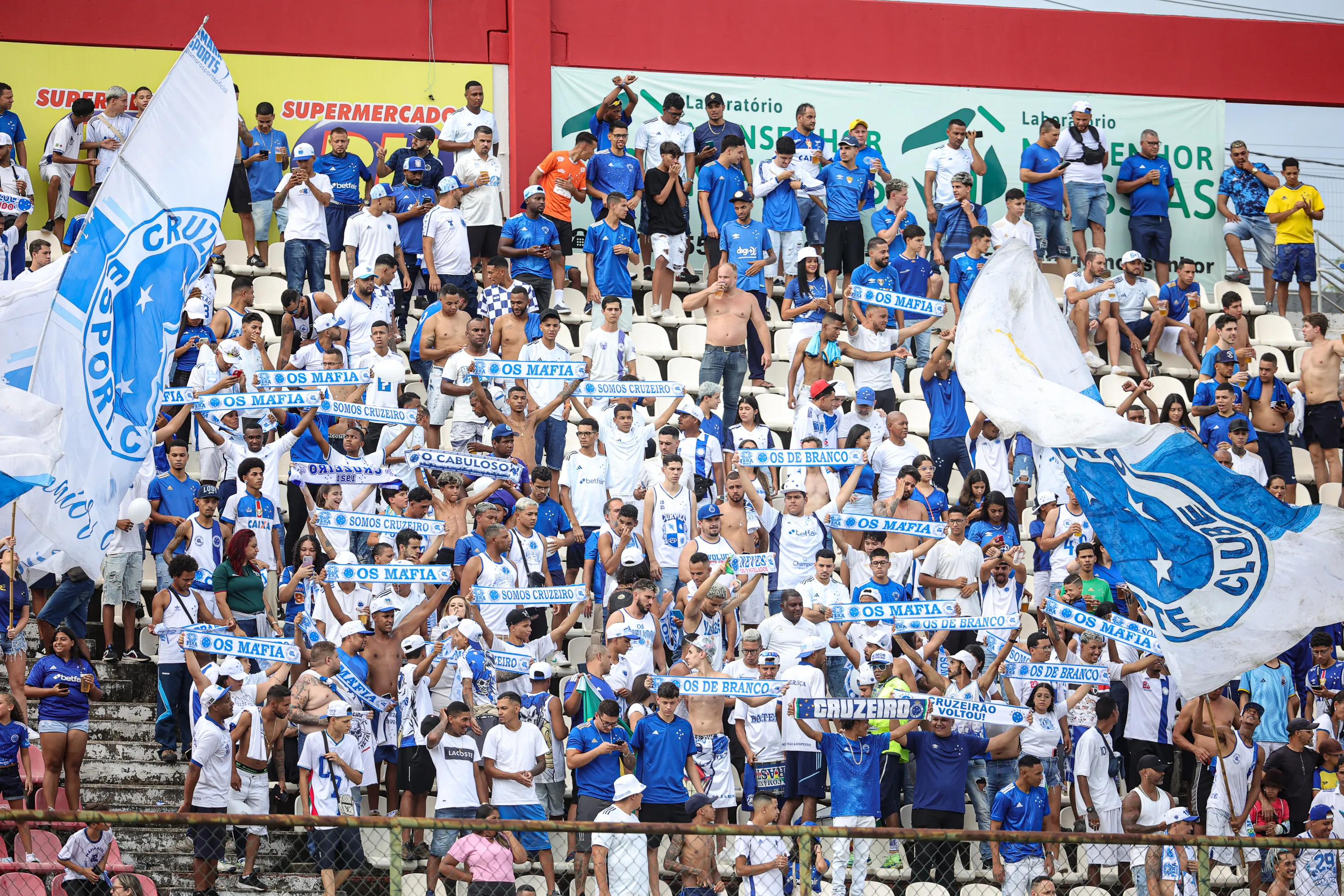Torcida do Cruzeiro na Arena do Jacaré. Foto: Gilson Lobo/AGIF