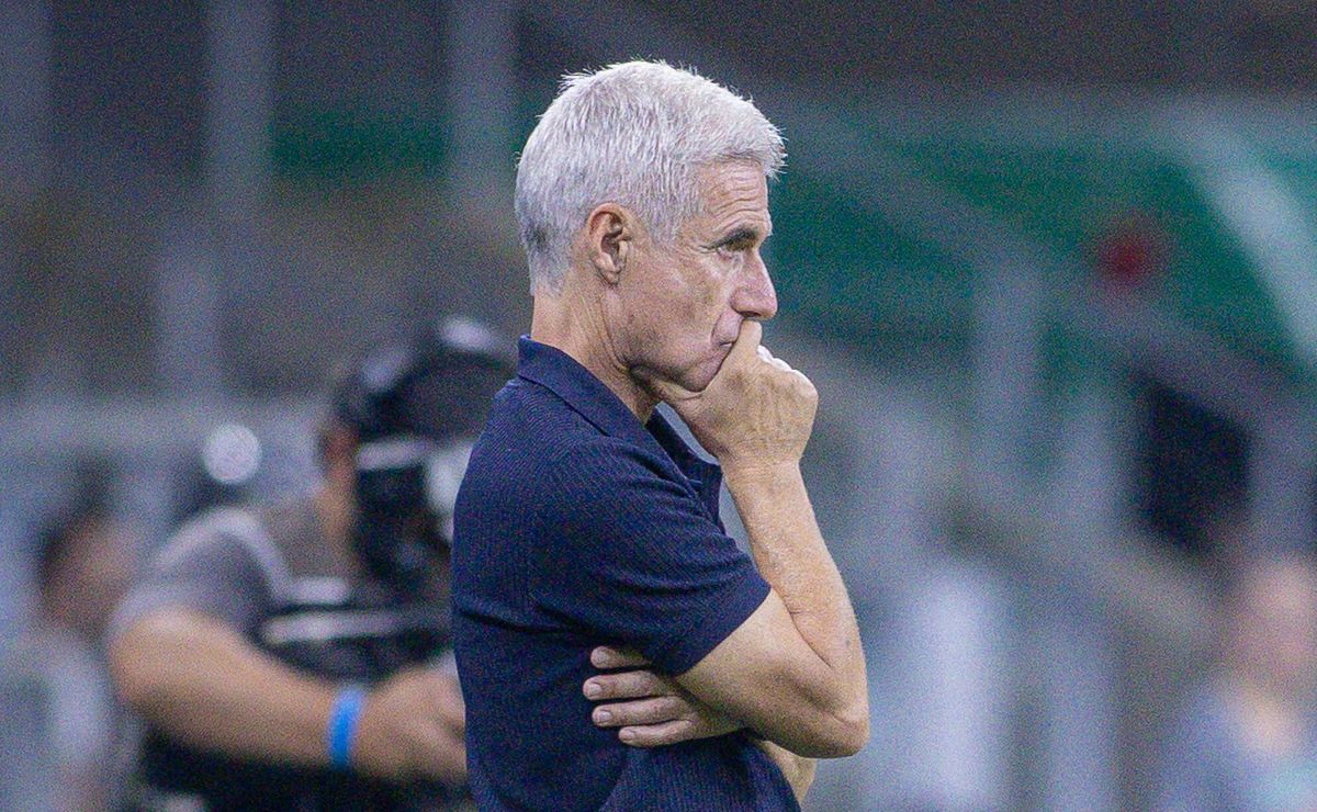 Escalação do Grêmio: Arthur retorna, e Luís Castro monta o time que enfrenta o São Luiz