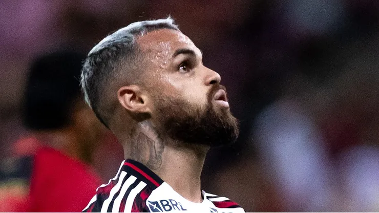 Michael jogador do Flamengo lamenta durante partida contra o Sport no estadio Arena Pernambuco pelo campeonato Brasileiro A 2025. Foto: Rafael Vieira/AGIF