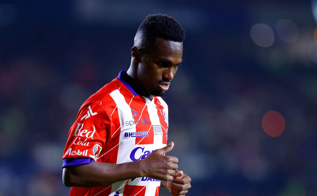 Vitinho aparece no radar do Corinthians, e é oferecido após pouco tempo no Tijuana