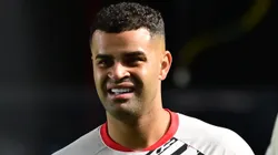 SP - SANTOS - 21/09/2025 - BRASILEIRO A 2025, SANTOS X SAO PAULO - Alisson jogador do Sao Paulo durante aquecimento antes da partida contra o Santos no estadio Vila Belmiro pelo campeonato Brasileiro A 2025. Foto: Jota Erre/AGIF