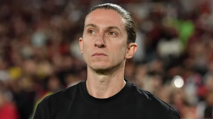 RJ - RIO DE JANEIRO - 09/11/2025 - BRASILEIRO A 2025, FLAMENGO X SANTOS - Filipe Luis tecnico do Flamengo durante partida contra o Santos no estadio Maracana pelo campeonato Brasileiro A 2025. Foto: Thiago Ribeiro/AGIF