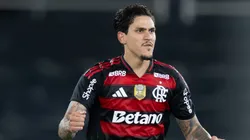 RJ - RIO DE JANEIRO - 15/10/2025 - BRASILEIRO A 2025, BOTAFOGO X FLAMENGO - Pedro jogador do Flamengo comemora seu gol durante partida contra o Botafogo no estadio Engenhao pelo campeonato Brasileiro A 2025. Foto: Jorge Rodrigues/AGIF