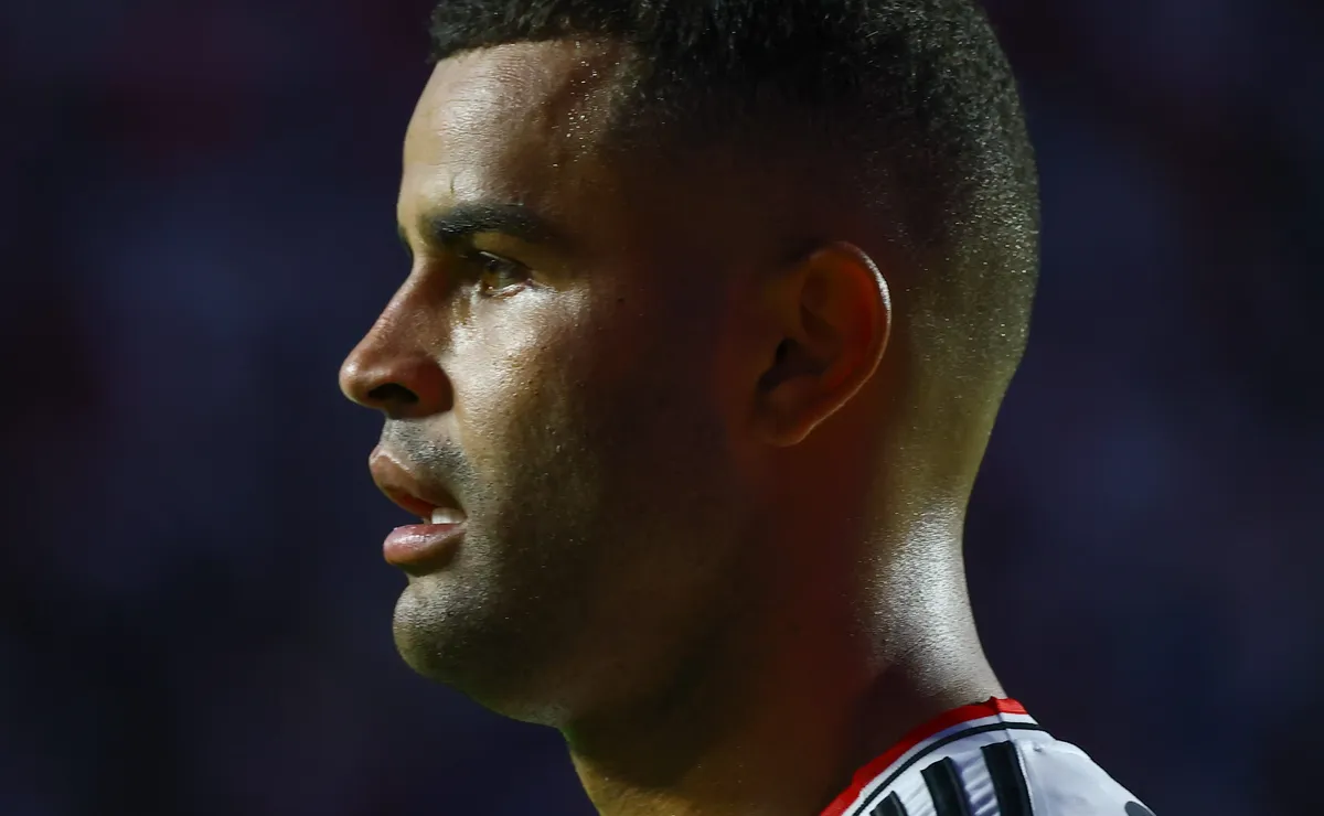 Corinthians descarta troca de Alisson por José Martínez, enquanto Crespo veta venezuelano