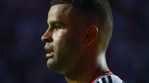 Alisson negocia com o Corinthians. 
