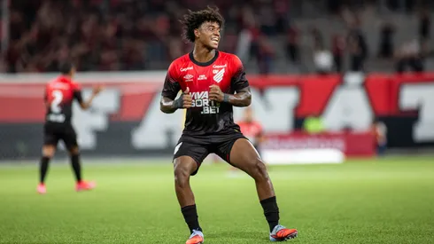 Bruninho é uma das principais joias do Athletico-PR – Foto: Luis Garcia/AGIF
