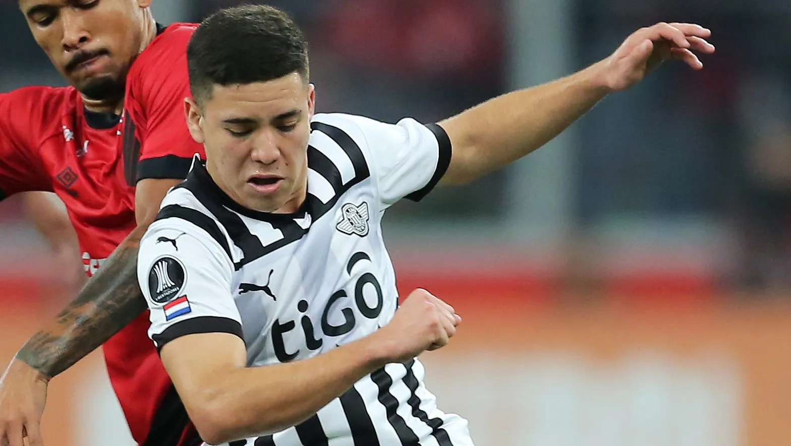 Enso González em campo pelo Libertad. (Photo by Heuler Andrey/Getty Images)