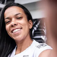 Meia Vivian chega para reforçar o Santos em 2026