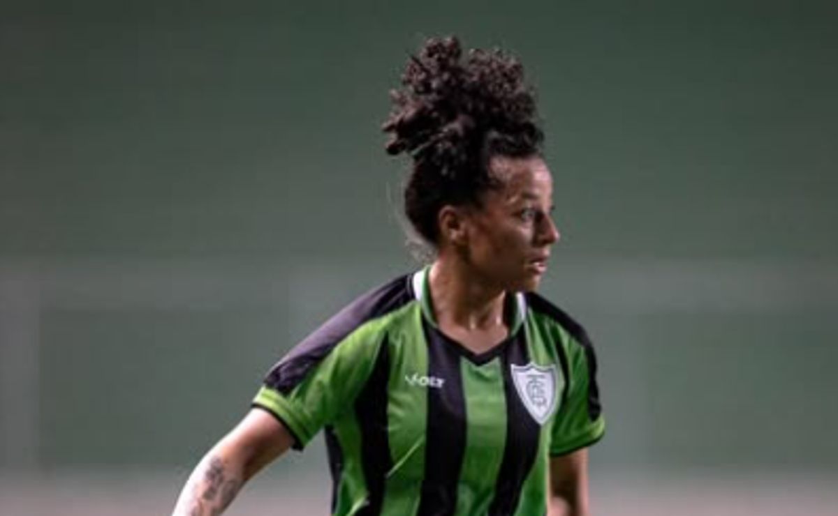 Meia Iara, que estava no América-MG, é o terceiro reforço do Grêmio para 2026