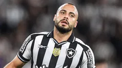 Arthur Cabral em campo pelo Botafogo. Foto: Thiago Ribeiro/AGIF