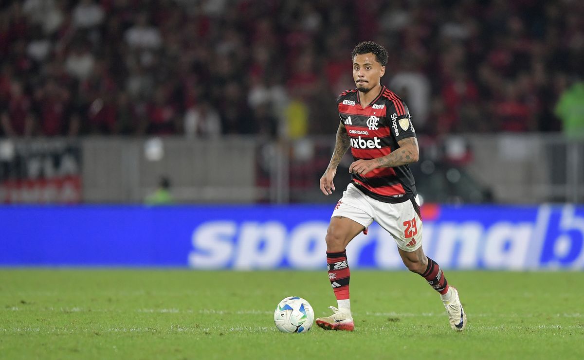 Corinthians vê negociação por Allan travar pelo Flamengo, e novela por volante se alonga