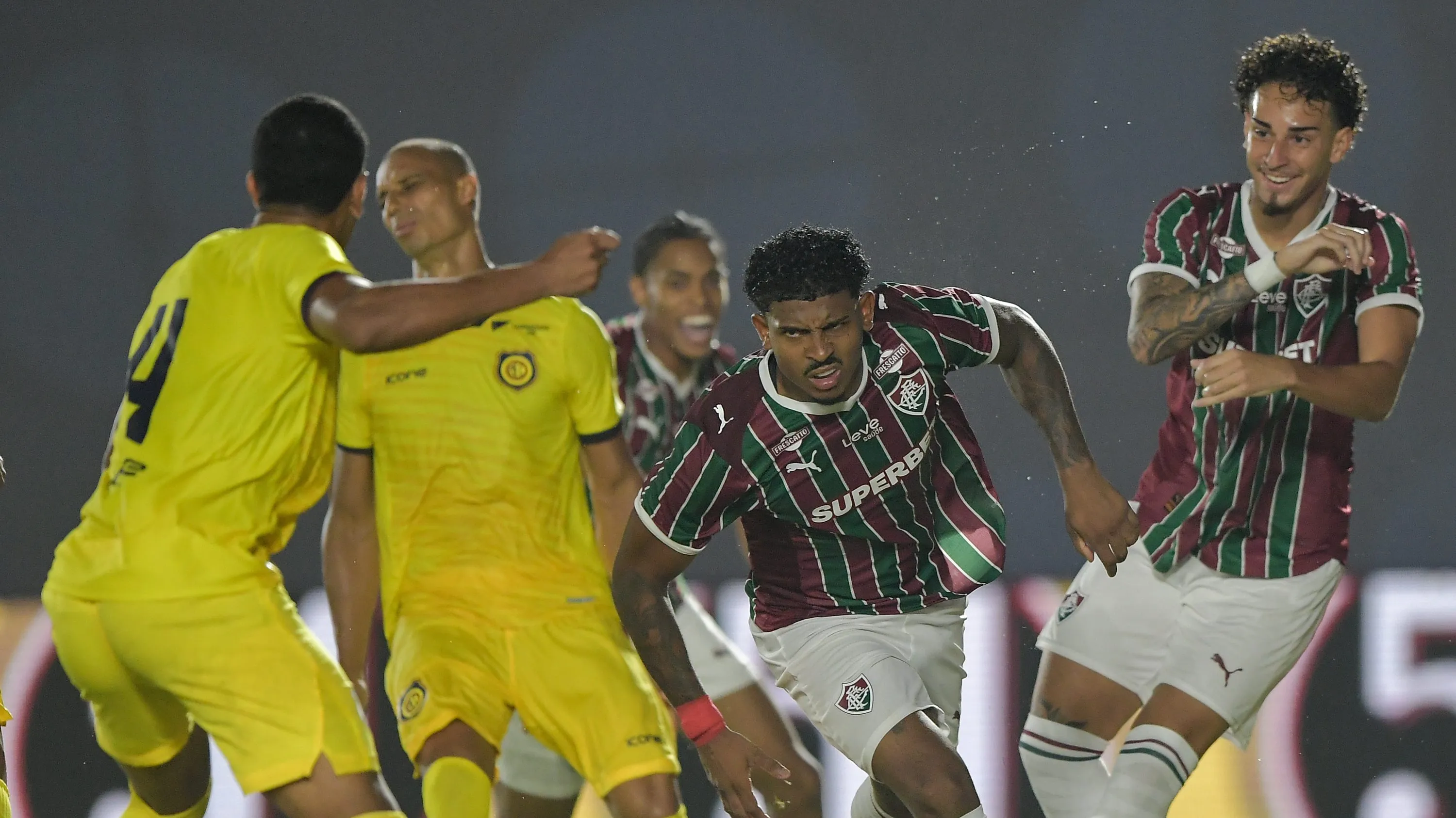 John Kennedy comemorando gol contra o Madureira. Foto: Thiago Ribeiro/AGIF