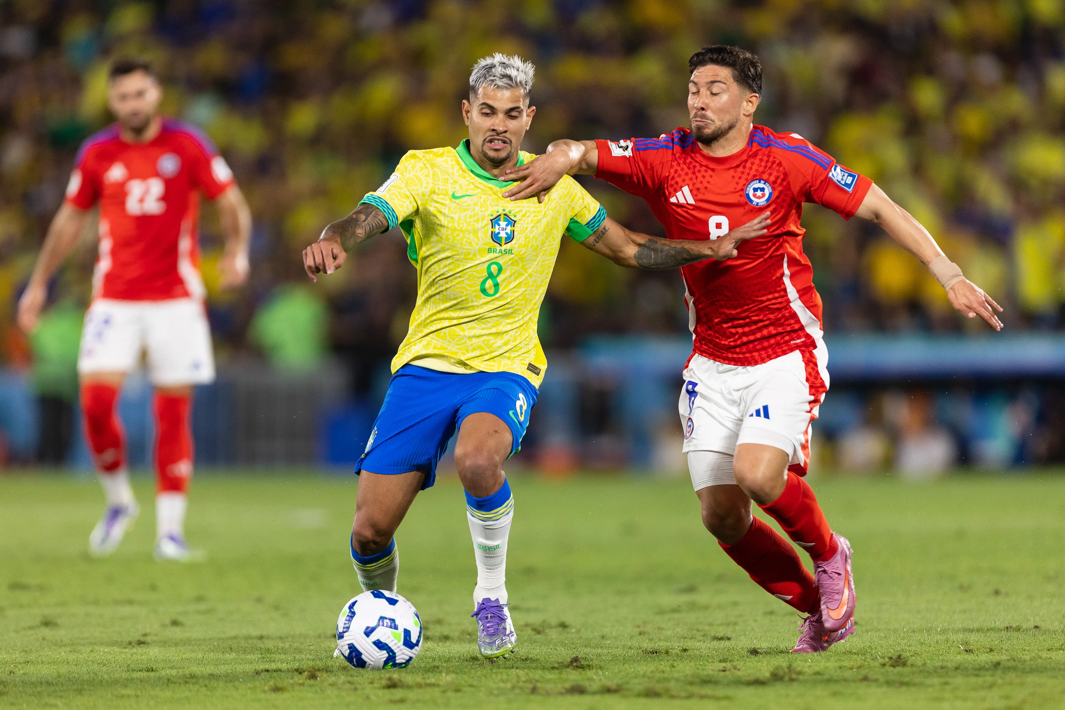 RIO DE JANEIRO, BRAZIL – SEPTEMBER 04: Bruno Guimaraes of Brazil controls the ball against Felipe Loyola of Chile during the match between Brazil and Chile as part of the South American FIFA World Cup 2026 Qualifier at Maracana Stadium on September 04, 2025 in Rio de Janeiro, Brazil. (Photo by Ruano Carneiro/Getty Images)