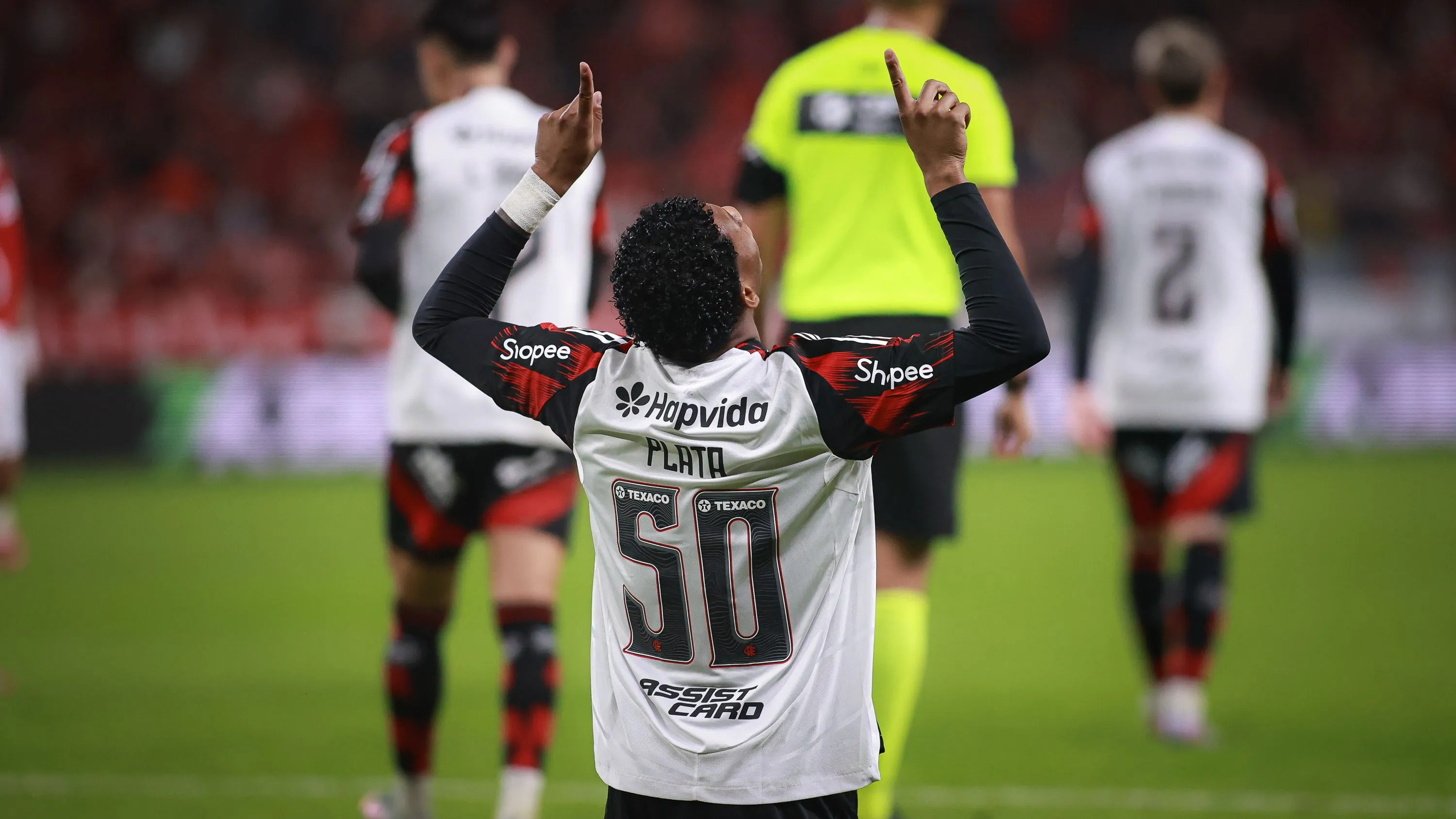 RS – PORTO ALEGRE – 17/08/2025 – BRASILEIRO A 2025, INTERNACIONAL X FLAMENGO – Gonzalo Plata jogador do Flamengo comemora seu gol durante partida contra o Internacional no estadio Beira-Rio pelo campeonato Brasileiro A 2025. Foto: Maxi Franzoi/AGIF