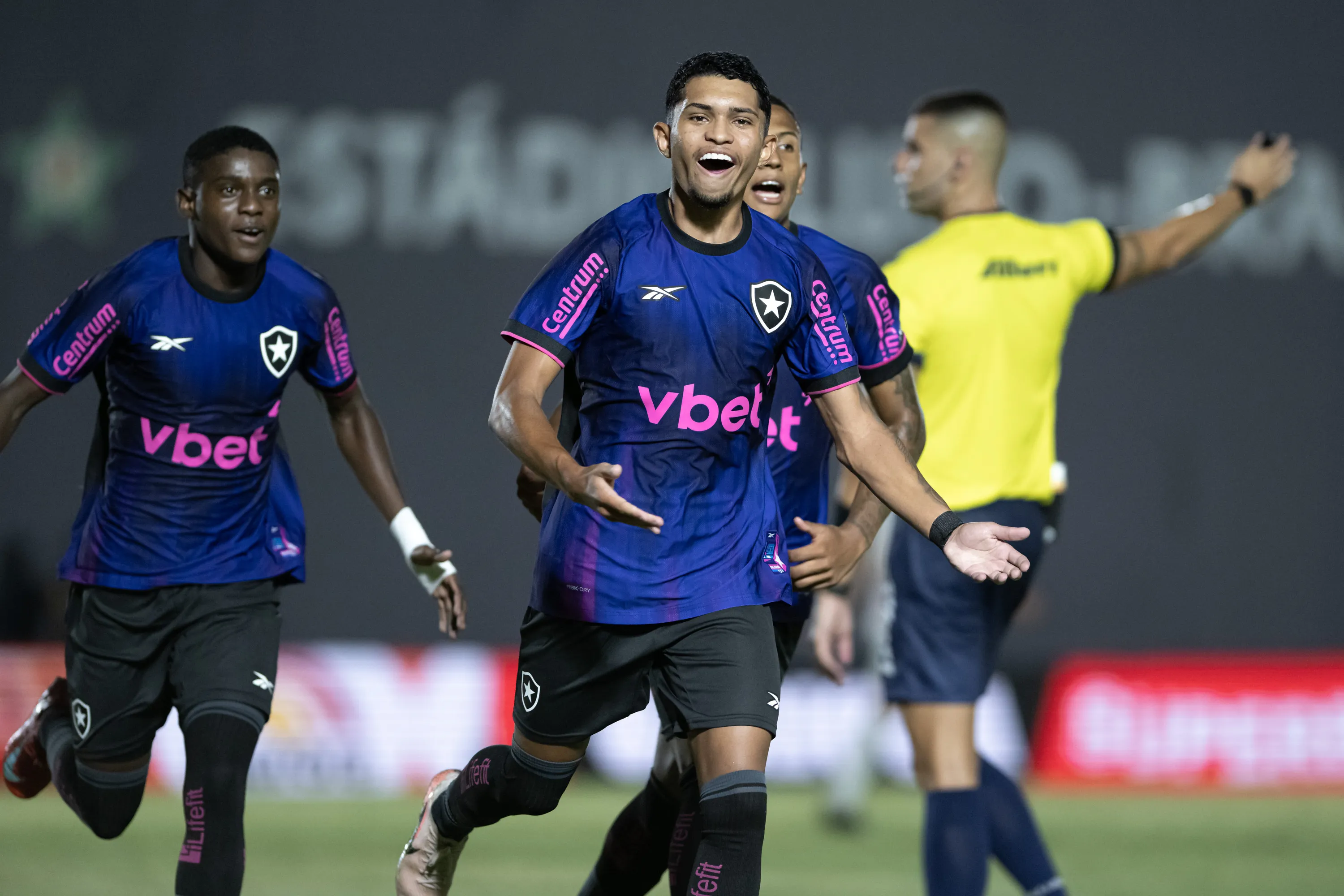 Botafogo venceu a Portuguesa na estreia do Cariocão. Foto: Jorge Rodrigues/AGIF