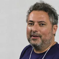 Santos envia documentos e acerta saída de Victor Hugo