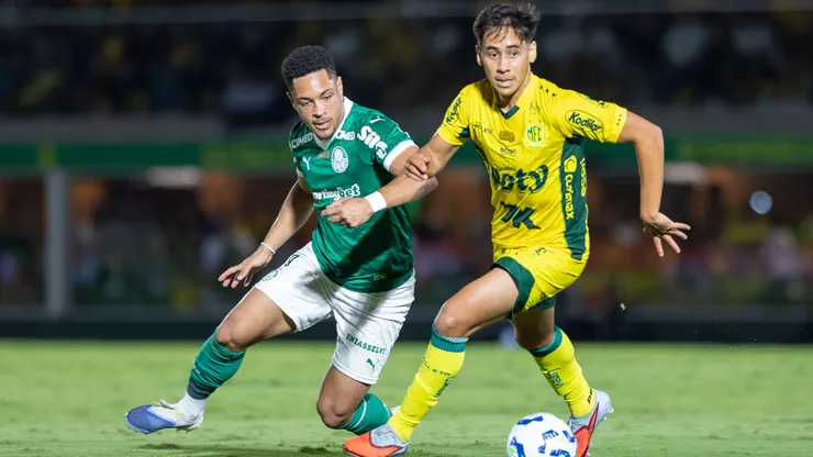 Vitor Roque durante Mirassol x Palmeiras, no Maião. Foto: Joisel Amaral/AGIF