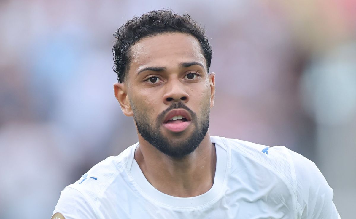 Renan Lodi faz comentário enigmático na foto de Lucas Torreira, alvo do Galo, e situação repercute