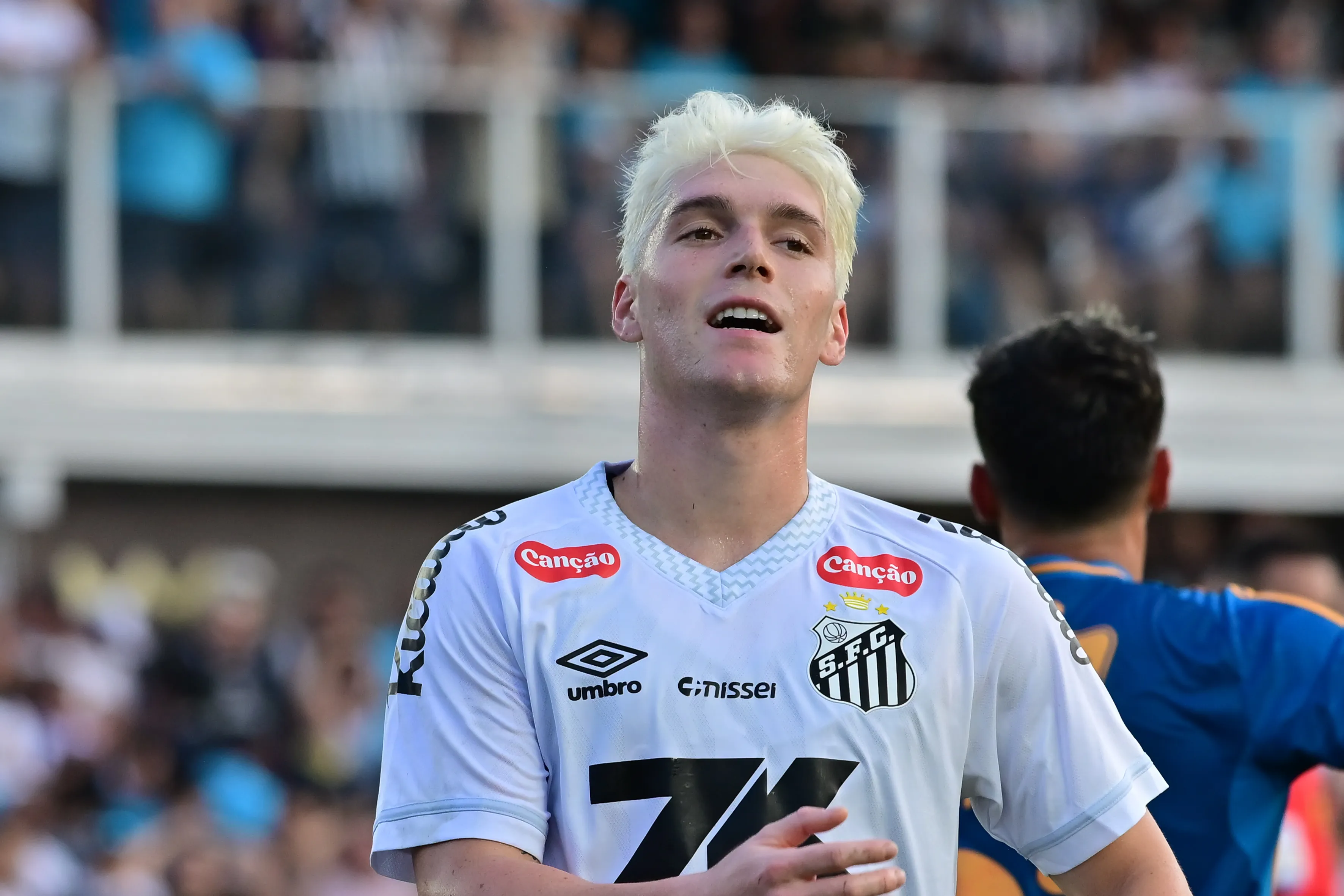 Rollheiser em partida pelo Peixe. Foto: Jota Erre/AGIF