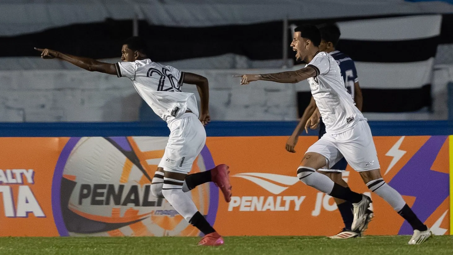 Samuel Alves, jogador do Botafogo comemora seu gol durante partida contra o Taubate no estadio Joaquinzao pelo campeonato Copa Sao Paulo Junior 2026. Foto: Joisel Amaral/AGIF