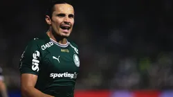 Raphael Veiga, jogador do Palmeiras, durante partida contra o Santos no estadio Arena Barueri pelo campeonato Paulista 2026. Foto: Ettore Chiereguini/AGIF
