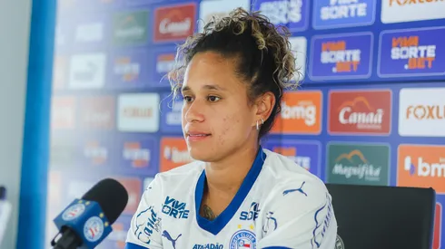 Raquel concedeu entrevista em apresentação – Foto: Letícia Martins/ EC Bahia
