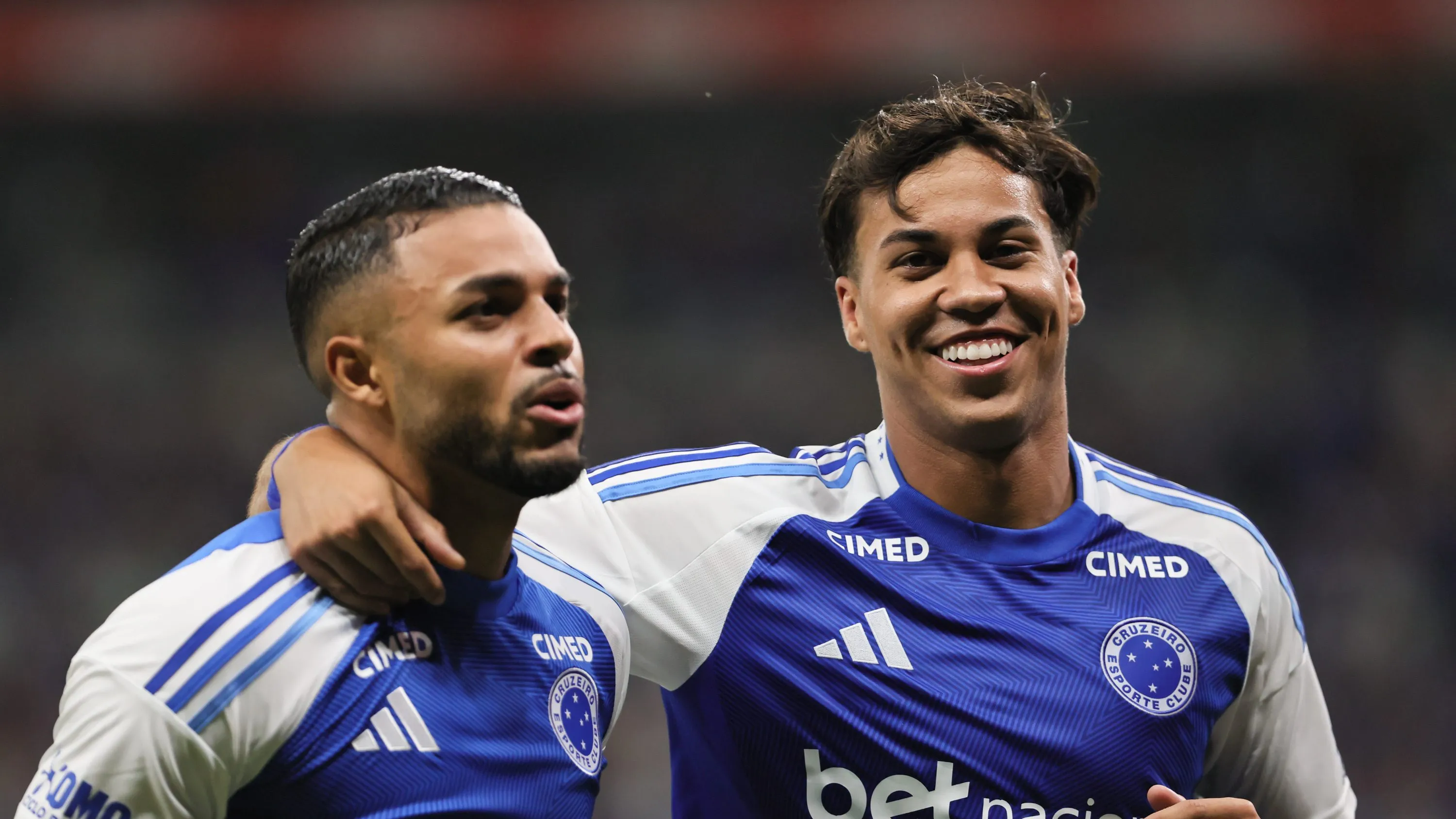 Kaio Jorge e Wanderson comemorando um dos gols. Foto: Gilson Lobo/AGIF