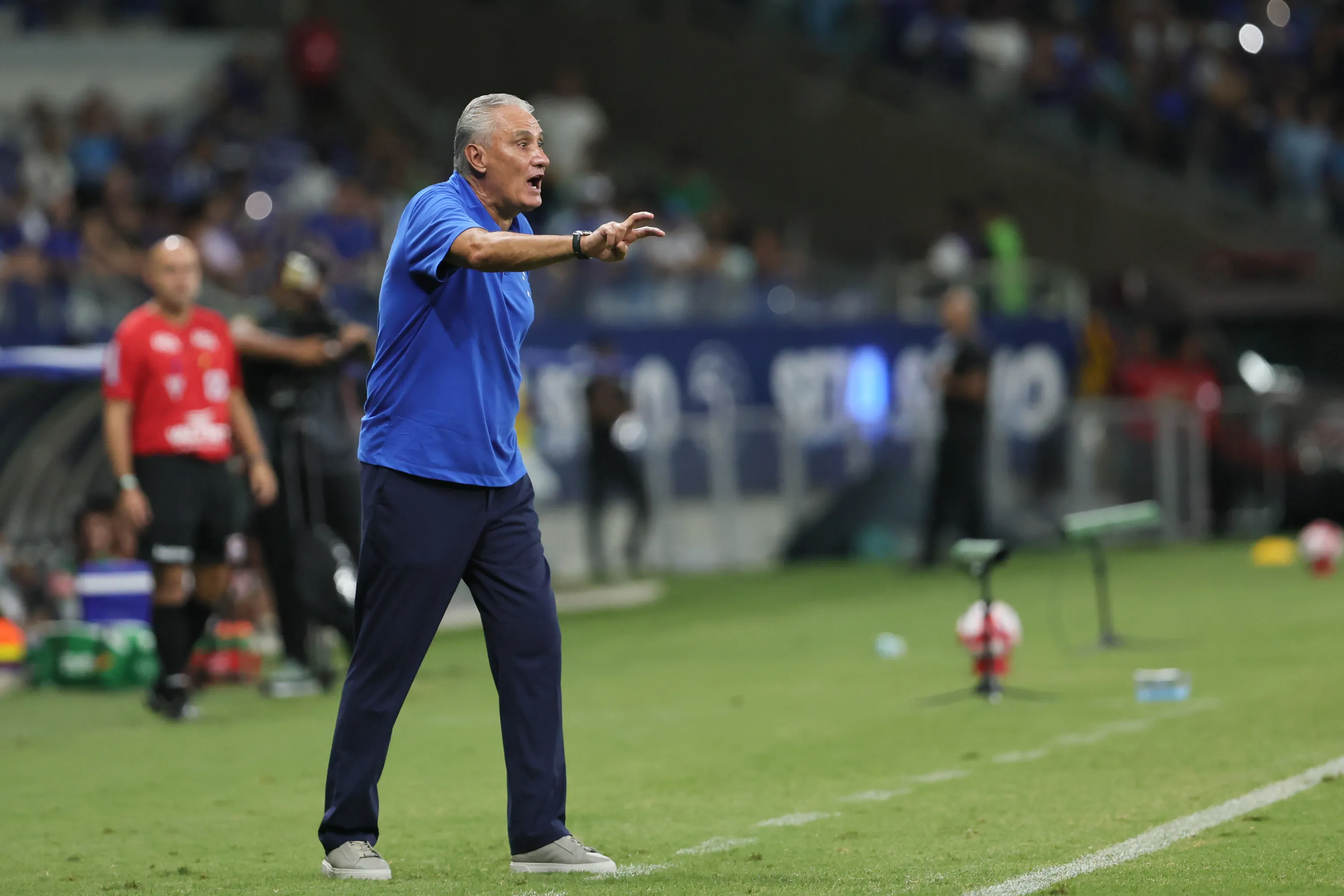 Tite técnico do Cruzeiro durante partida contra o Uberlândia no estádio Mineirão pelo campeonato Mineiro 2026. Foto: Gilson Lobo/AGIF