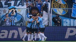 Franco Cristaldo jogador do Gremio comemora seu gol com jogadores do seu time durante partida contra o Sao Luiz-RS no estadio Arena do Gremio pelo campeonato Gaucho 2026. Foto: Maxi Franzoi/AGIF