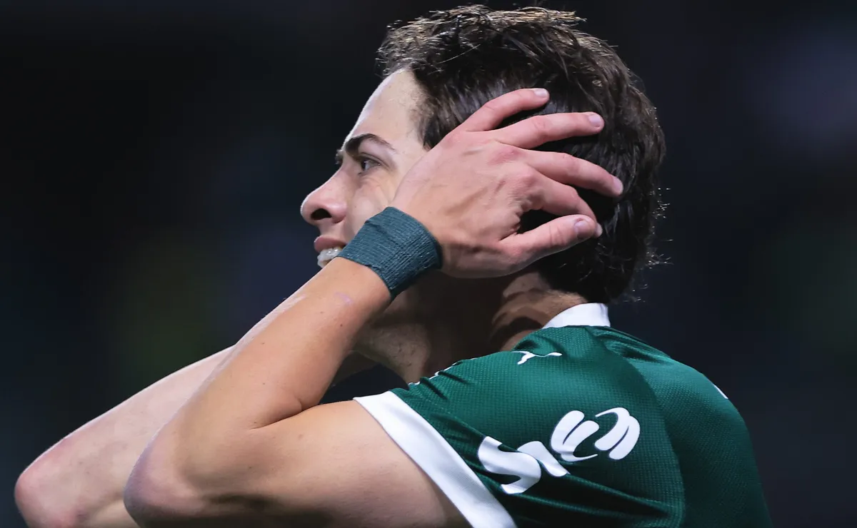 Torcida do Palmeiras reage com vaia a Giay e Maurício no primeiro tempo contra o Mirassol