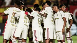 Elenco do Flamengo em partida contra o Volta Redonda pelo campeonato carioca (Foto: Gilvan Souza / Flamengo)