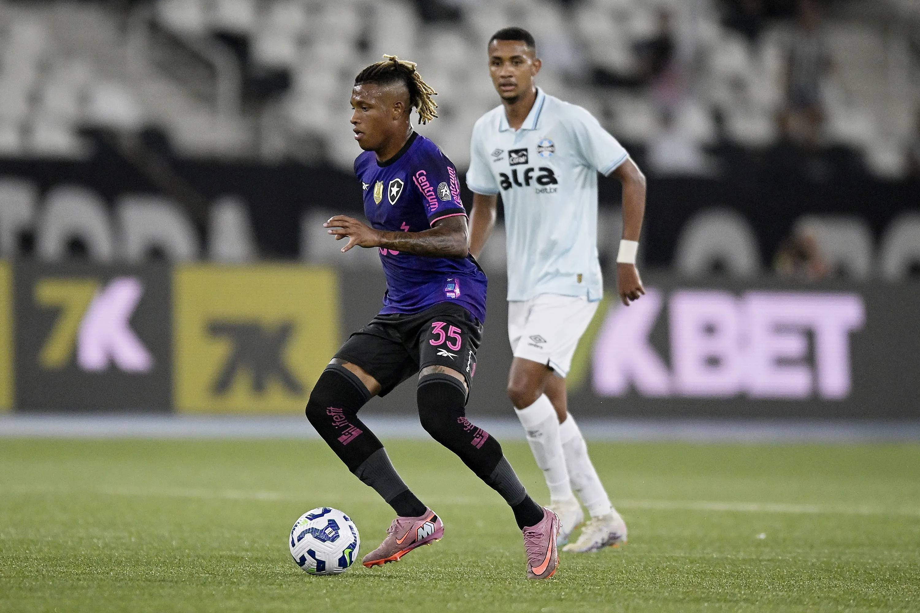 Danilo segue na mira de times europeus no mercado. Foto: Alexandre Loureiro/AGIF