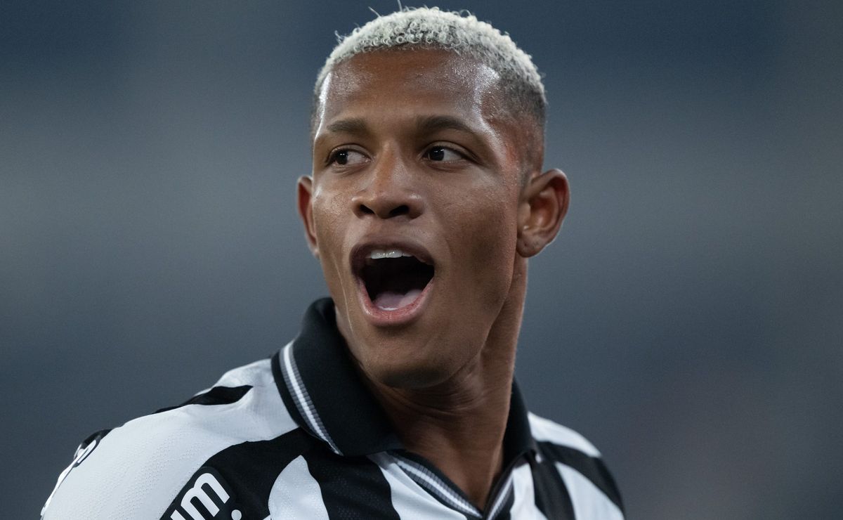 Zenit tenta tirar Danilo do Botafogo após venda milionária de Gerson, mas volante diz “não” ao russos