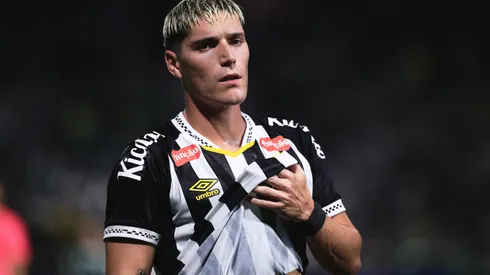 Benjamín Rollheiser oscila com a camisa do Santos.