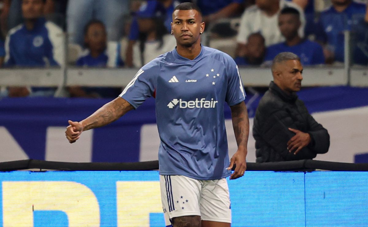 Cruzeiro admite sondagens por Walace e não descarta negociar o volante nesta janela