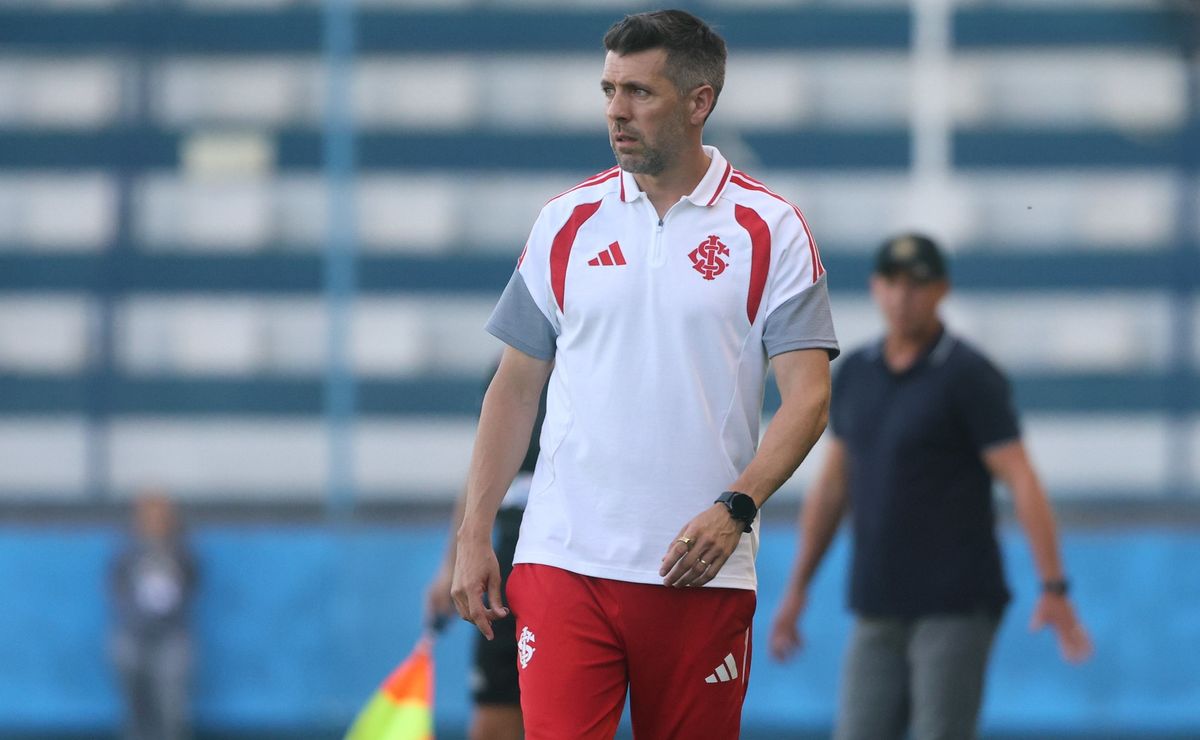 Internacional de Pezzolano cria forma e técnico define escalação colorada que pode aparecer no Grenal