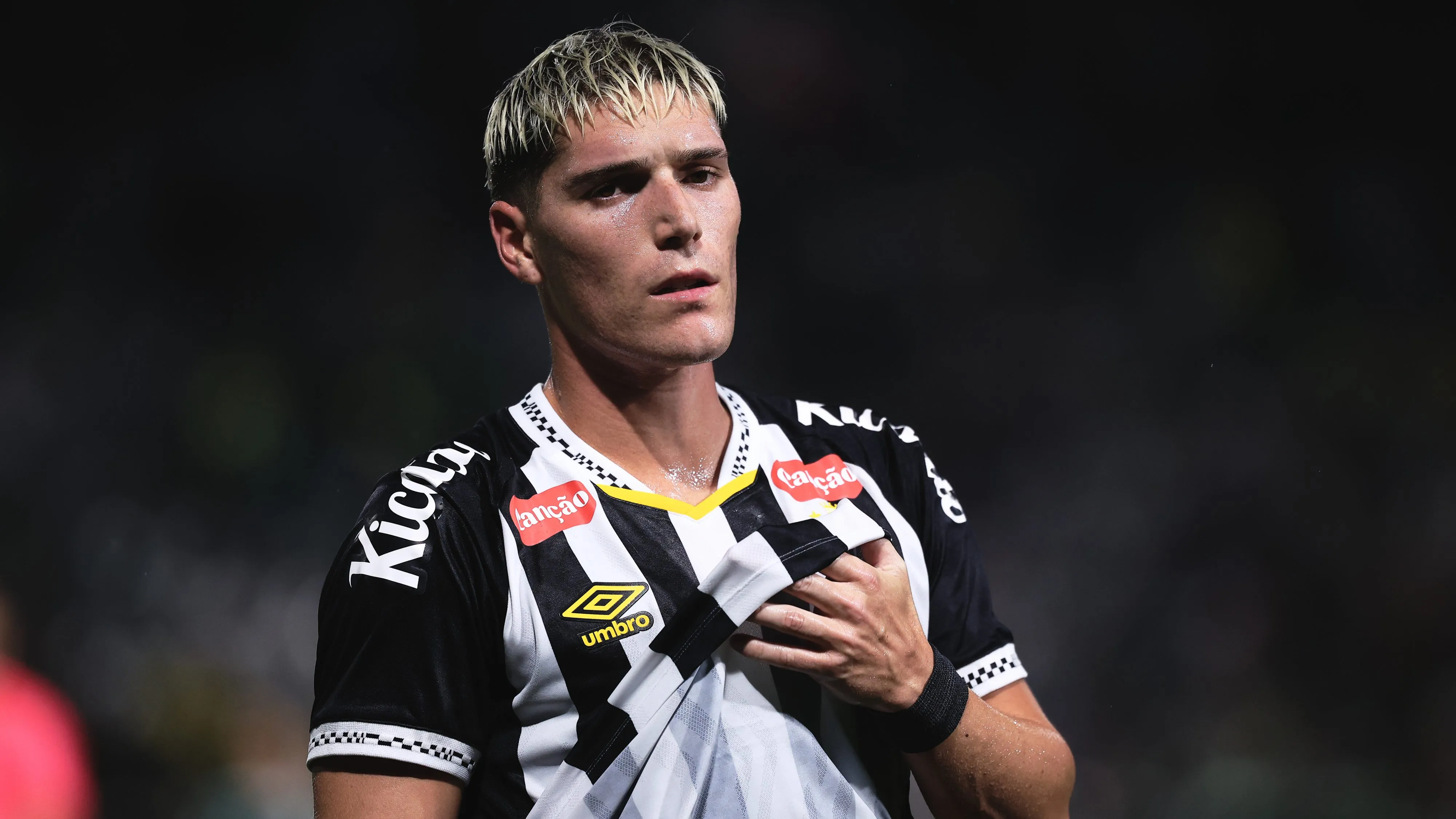 Rollheiser é um dos titulares no Santos. Foto: Ettore Chiereguini/AGIF