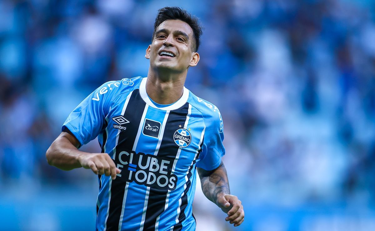 Cristaldo desencanta no Grêmio, recebe elogios de Luís Castro e admite dificuldades no ano passado