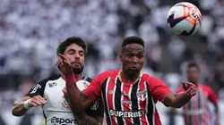Yuri Alberto, jogador do Corinthians, disputa lance com Wendell jogador do Sao Paulo durante partida no estadio Arena Corinthians pelo campeonato Paulista 2026. Foto: Ettore Chiereguini/AGIF