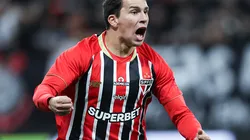 SAO PAULO, BRAZIL - NOVEMBER 20: Gonzalo Tapia of Sao Paulo celebrates after scoring the first goal of his team during a Brasileirao 2025 match between Corinthians and Sao Paulo at Neo Quimica Arena on November 20, 2025 in Sao Paulo, Brazil. (Photo by Alexandre Schneider/Getty Images)
