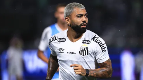 SP – BARUERI – 14/01/2026 – PAULISTA 2026, PALMEIRAS X SANTOS – Gabi jogador do Santos durante aquecimento antes da partida contra o Palmeiras no estadio Arena Barueri pelo campeonato Paulista 2026. Foto: Ettore Chiereguini/AGIF
