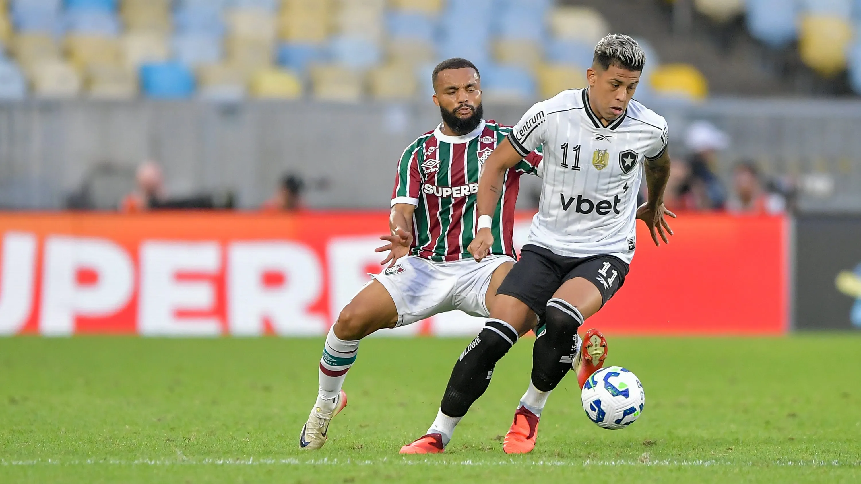Matheus Martins jogador do Botafogo durante partida contra o Fluminense no estadio Maracana pelo campeonato Brasileiro A 2025. Foto: Thiago Ribeiro/AGIF